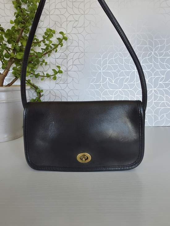 Coach Handbags - Vintage Coach Black Leather Shoulder Bag with Gold Turnlock